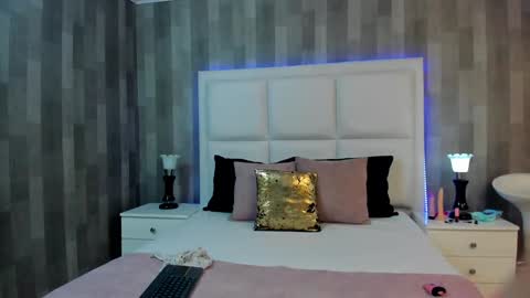 HazelMoret online show from December 22, 11:44 am