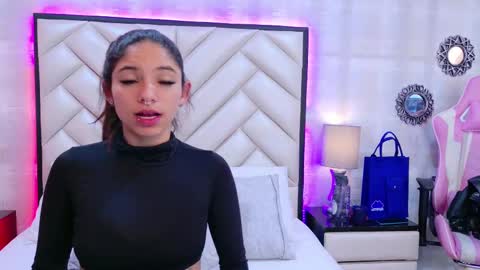 HazelMoret online show from September 19, 11:33 am