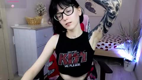 hazeltompson online show from November 29, 8:34 pm