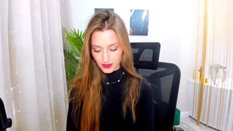 Snapshot of heartedlove_1 chatting on March 11, 11:44 am heartedlove_1 online show from March 11, 11:44 am