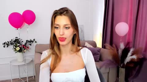 Snapshot of heartedlove_1 chatting on September 12, 6:57 am heartedlove_1 online show from September 12, 6:57 am