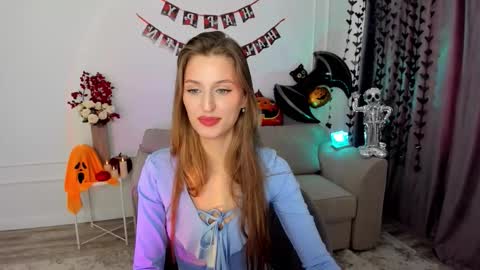 Snapshot of heartedlove_1 chatting on October 12, 11:53 am heartedlove_1 online show from October 12, 11:53 am