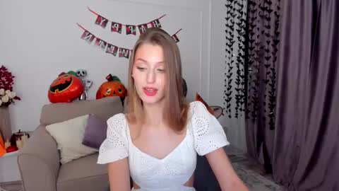 Snapshot of heartedlove_1 chatting on October 20, 4:13 am heartedlove_1 online show from October 20, 4:13 am