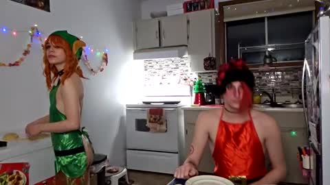 Snapshot of heartmyarc chatting on December 12, 8:03 am HeartMyArc online show from December 12, 8:03 am