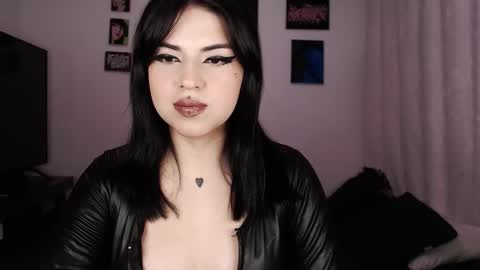 Snapshot of heatherdemonzx_ chatting on September 16, 1:50 am HEATHER DEMONZX Please help me to reach 100 thumbs up online show from September 16, 1:50 am