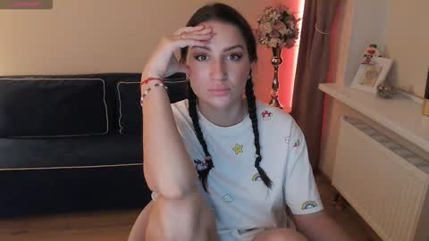 Snapshot of heaven_chloe chatting on September 18, 6:32 pm Heaven girl online show from September 18, 6:32 pm