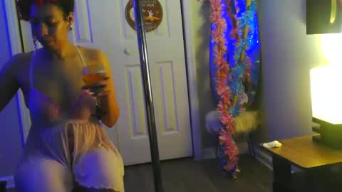 Heavenllyy online show from April 18, 4:49 am