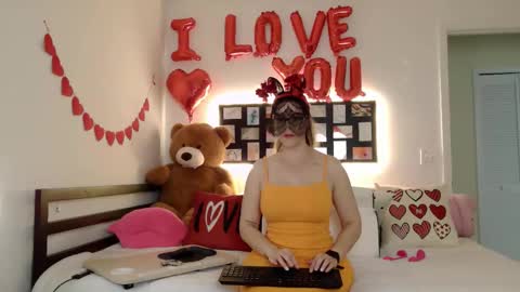 hebelongs2her online show from February 7, 3:16 pm