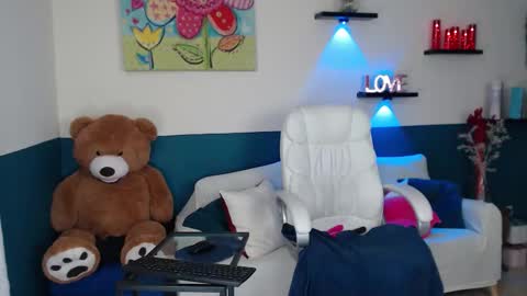 hebelongs2her online show from March 9, 8:57 pm