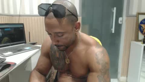 hebertgomes online show from November 30, 9:52 pm