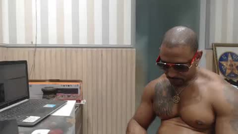 hebertgomes online show from May 24, 10:26 pm