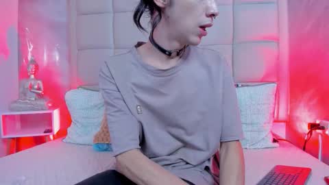 Keira Hecate online show from November 28, 8:00 pm