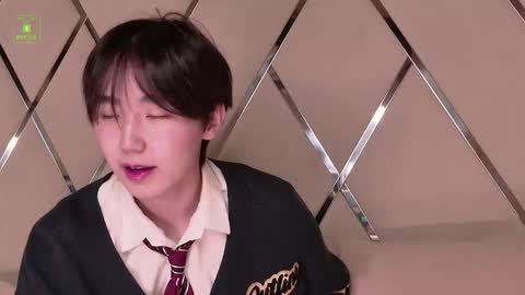 HEEJIN online show from October 2, 4:19 am