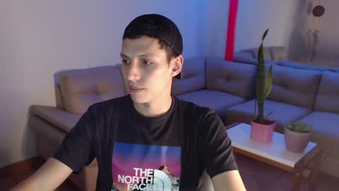 Snapshot of hefesto_69 chatting on December 7, 1:03 am hefesto_69 online show from December 7, 1:03 am