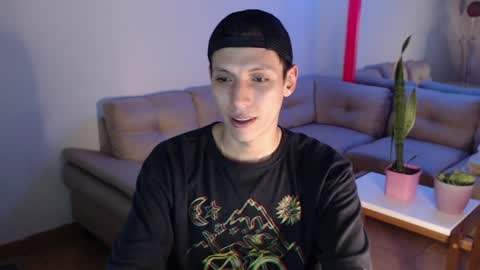 Snapshot of hefesto_69 chatting on December 12, 11:36 pm hefesto_69 online show from December 12, 11:36 pm