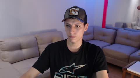 Snapshot of hefesto_69 chatting on December 26, 8:53 pm hefesto_69 online show from December 26, 8:53 pm