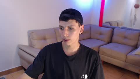 Snapshot of hefesto_69 chatting on December 27, 9:43 pm hefesto_69 online show from December 27, 9:43 pm