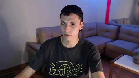 Snapshot of hefesto_69 chatting on January 3, 2:32 am hefesto_69 online show from January 3, 2:32 am