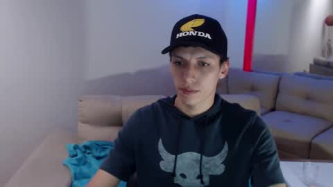 Snapshot of hefesto_69 chatting on March 1, 8:42 pm hefesto_69 online show from March 1, 8:42 pm