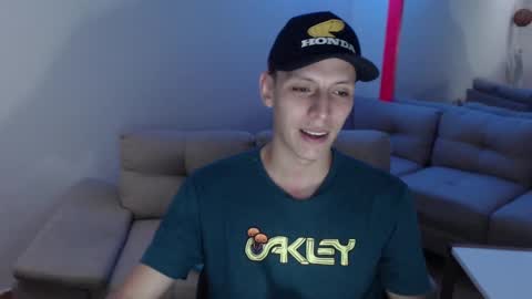 Snapshot of hefesto_69 chatting on March 11, 9:15 pm hefesto_69 online show from March 11, 9:15 pm