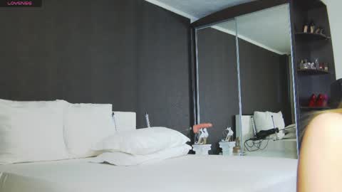 Helen online show from April 2, 11:41 am