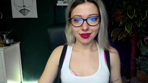 Snapshot of heidi_pleasure chatting on December 23, 11:36 am Heidi online show from December 23, 11:36 am