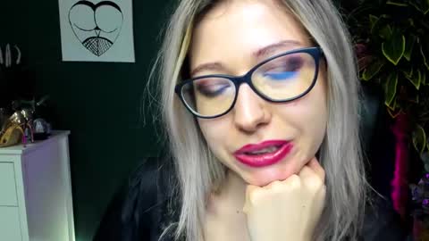 Snapshot of heidi_pleasure chatting on December 27, 10:45 am Heidi online show from December 27, 10:45 am