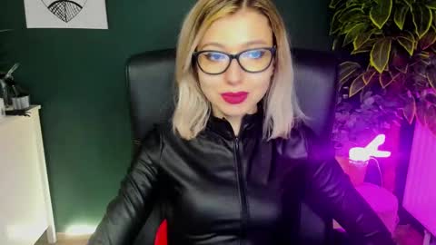 Snapshot of heidi_pleasure chatting on January 23, 9:08 am Heidi online show from January 23, 9:08 am