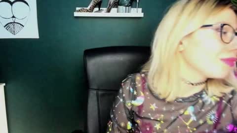 Snapshot of heidi_pleasure chatting on February 17, 1:21 pm Heidi online show from February 17, 1:21 pm