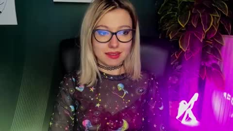 Snapshot of heidi_pleasure chatting on February 21, 11:01 am Heidi online show from February 21, 11:01 am