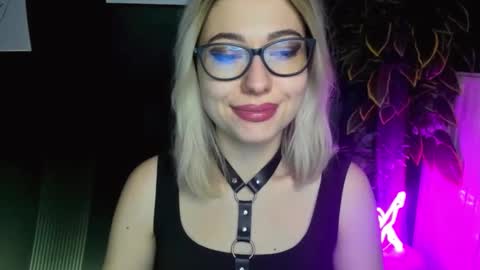 Snapshot of heidi_pleasure chatting on February 26, 7:31 am Heidi online show from February 26, 7:31 am