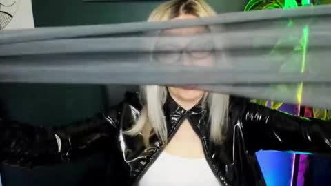 Snapshot of heidi_pleasure chatting on September 18, 4:14 am Heidi online show from September 18, 4:14 am