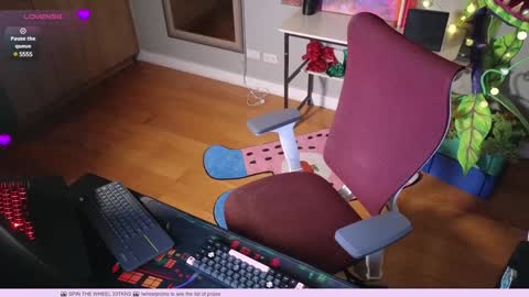 Snapshot of heidiluceous chatting on January 14, 10:17 am Heidi brunette Foxy red head and Carrie blondie online show from January 14, 10:17 am