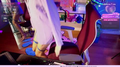 Snapshot of heidiluceous chatting on January 15, 6:12 am Heidi brunette Foxy red head and Carrie blondie online show from January 15, 6:12 am