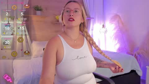 ANTARA REY online show from January 24, 8:00 pm