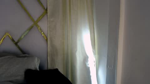 Snapshot of heidy_wells chatting on February 3, 11:53 am Heidy online show from February 3, 11:53 am