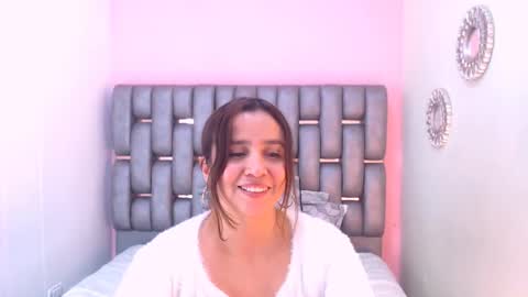 Snapshot of heidy_wells chatting on February 21, 6:04 pm Heidy online show from February 21, 6:04 pm