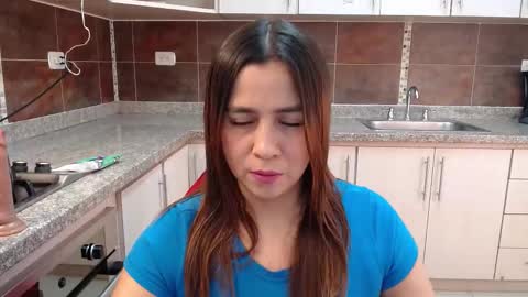 Snapshot of heidy_wells chatting on November 7, 11:54 am Heidy online show from November 7, 11:54 am