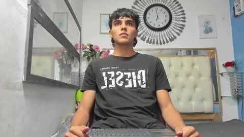 Snapshot of heiker_ chatting on March 1, 2:26 am heiker_ online show from March 1, 2:26 am