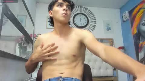 Snapshot of heiker_ chatting on March 6, 2:09 am heiker_ online show from March 6, 2:09 am