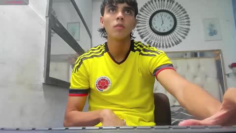 Snapshot of heiker_ chatting on March 9, 2:39 am heiker_ online show from March 9, 2:39 am