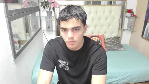 Snapshot of heiker_ chatting on September 15, 10:37 am heiker_ online show from September 15, 10:37 am