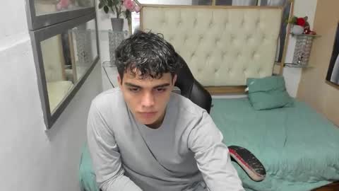 Snapshot of heiker_ chatting on September 27, 2:49 am heiker_ online show from September 27, 2:49 am