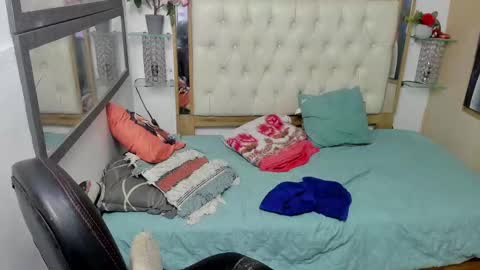 Snapshot of heiker_ chatting on October 7, 2:53 am heiker_ online show from October 7, 2:53 am