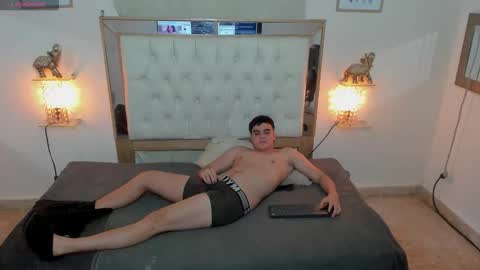 Snapshot of heiker_ chatting on October 31, 2:56 am heiker_ online show from October 31, 2:56 am