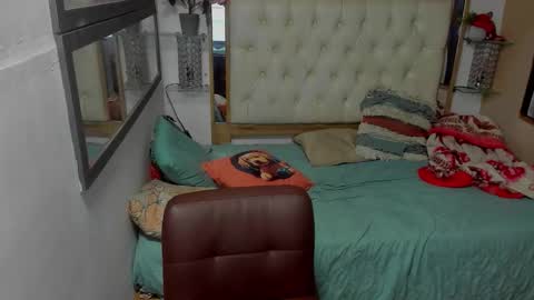 Snapshot of heiker_ chatting on November 22, 2:32 am heiker_ online show from November 22, 2:32 am