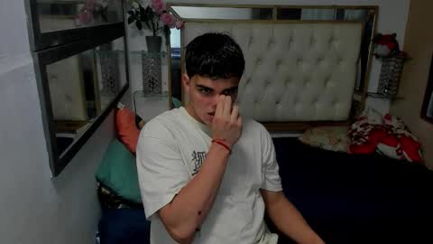 Snapshot of heiker_ chatting on December 14, 2:39 am heiker_ online show from December 14, 2:39 am