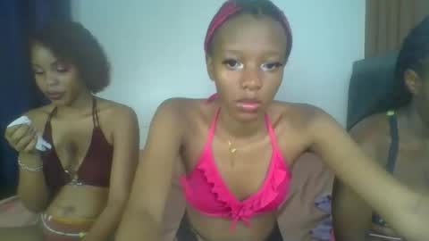 Snapshot of heilybunny chatting on April 12, 9:31 pm heilybunny online show from April 12, 9:31 pm