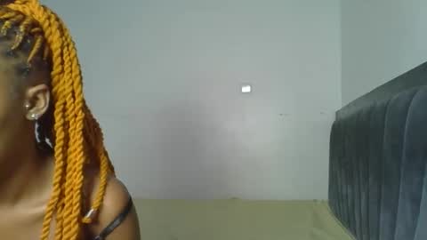 Snapshot of heilybunny chatting on May 9, 9:42 pm heilybunny online show from May 9, 9:42 pm
