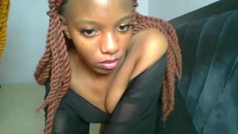 Snapshot of heilybunny chatting on May 12, 8:33 am heilybunny online show from May 12, 8:33 am